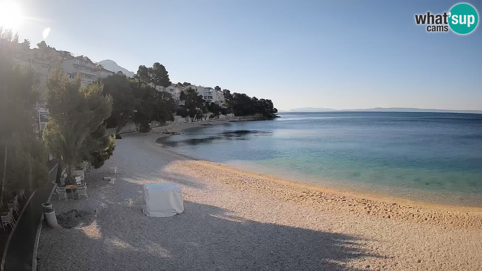 Spletna kamera Plaža Lučica Brela – Pogled v živo na Jadransko obalo
