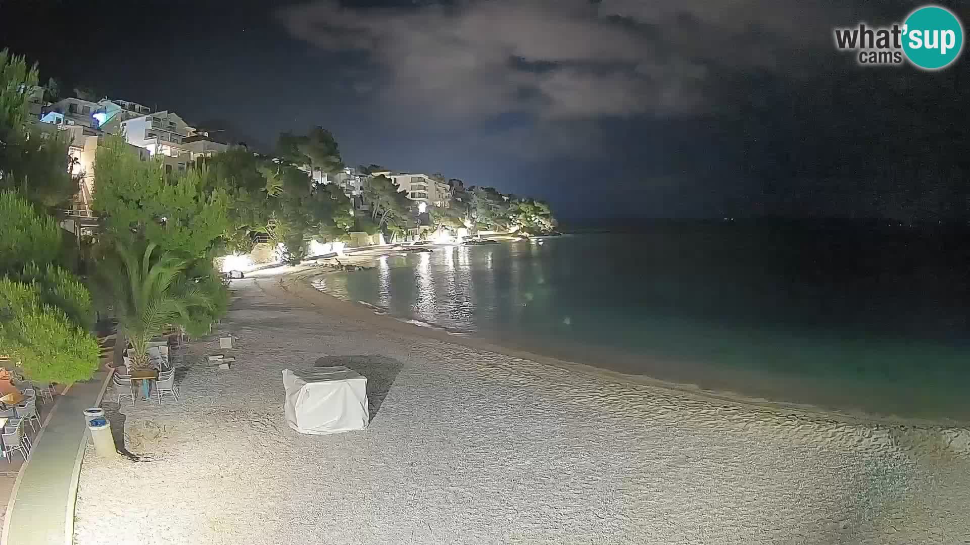 Web kamera Plaža Lučica Brela – Pogled uživo na jadransku obalu