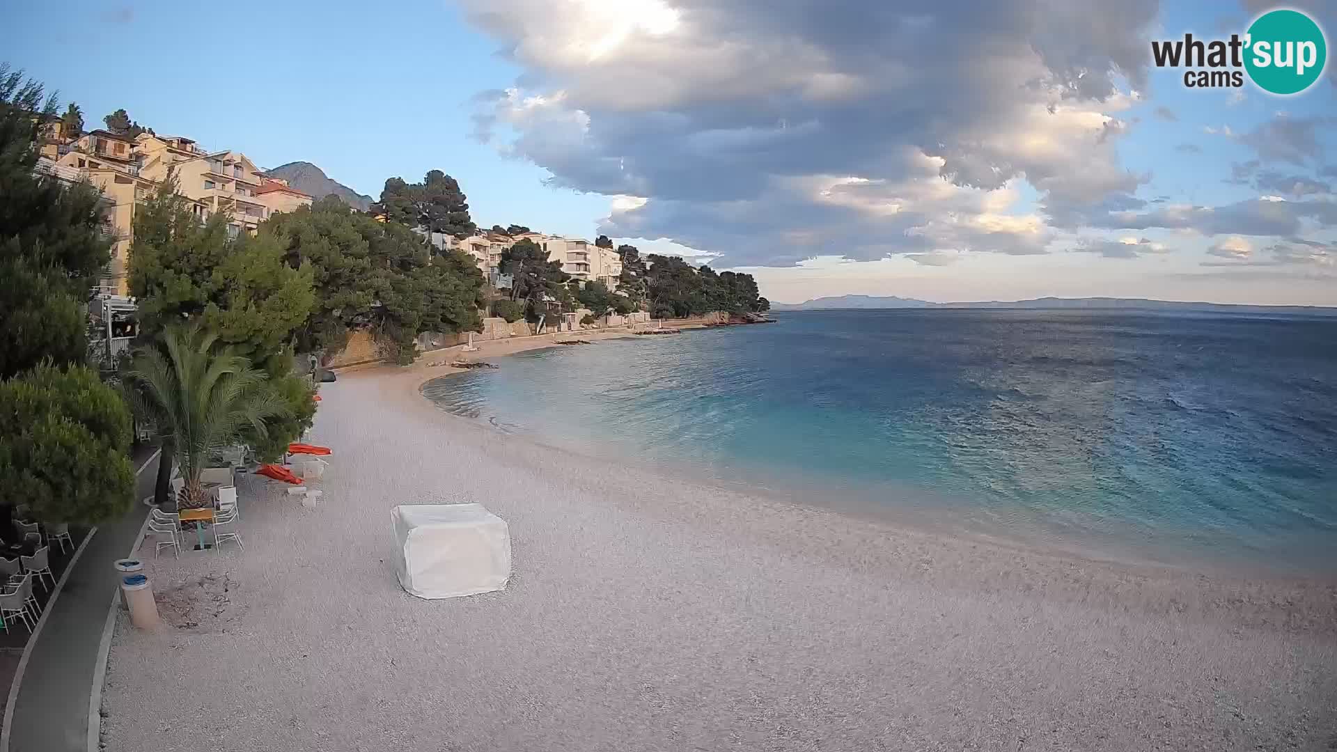 Spletna kamera Plaža Lučica Brela – Pogled v živo na Jadransko obalo