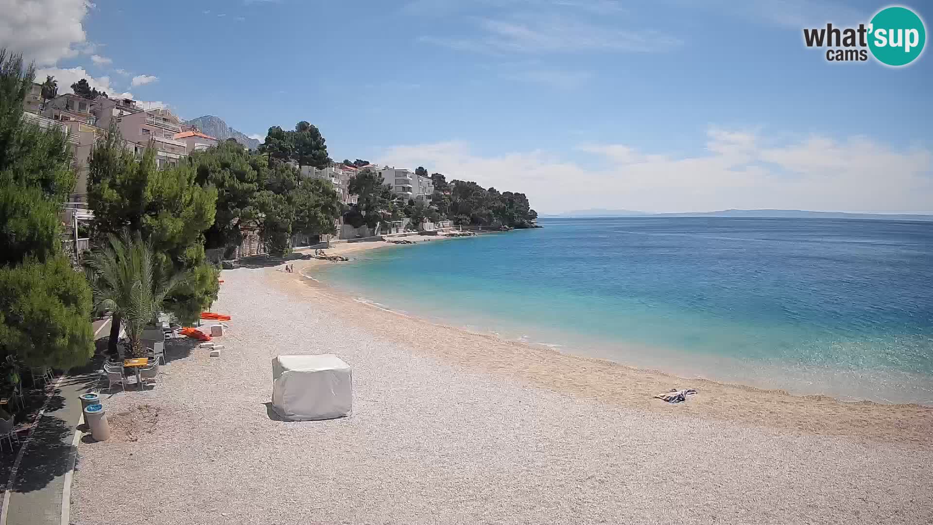 Web kamera Plaža Lučica Brela – Pogled uživo na jadransku obalu