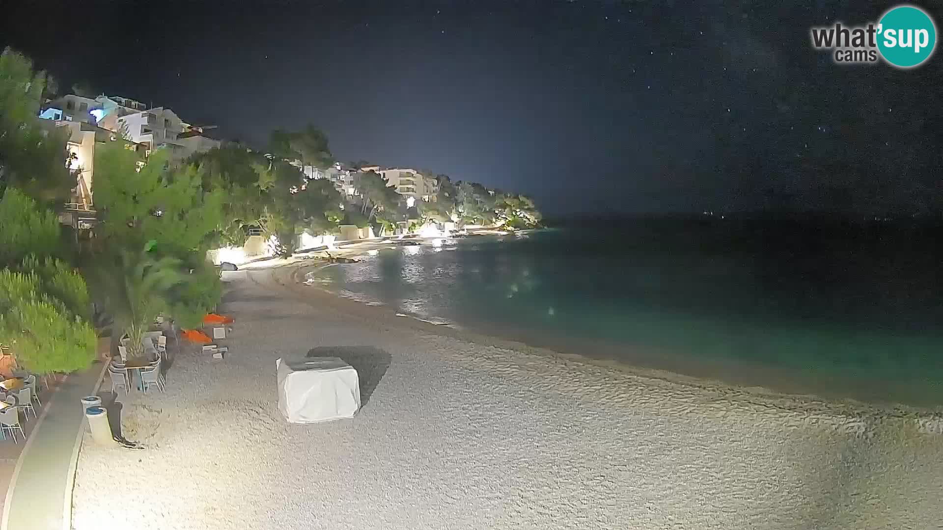 Web kamera Plaža Lučica Brela – Pogled uživo na jadransku obalu