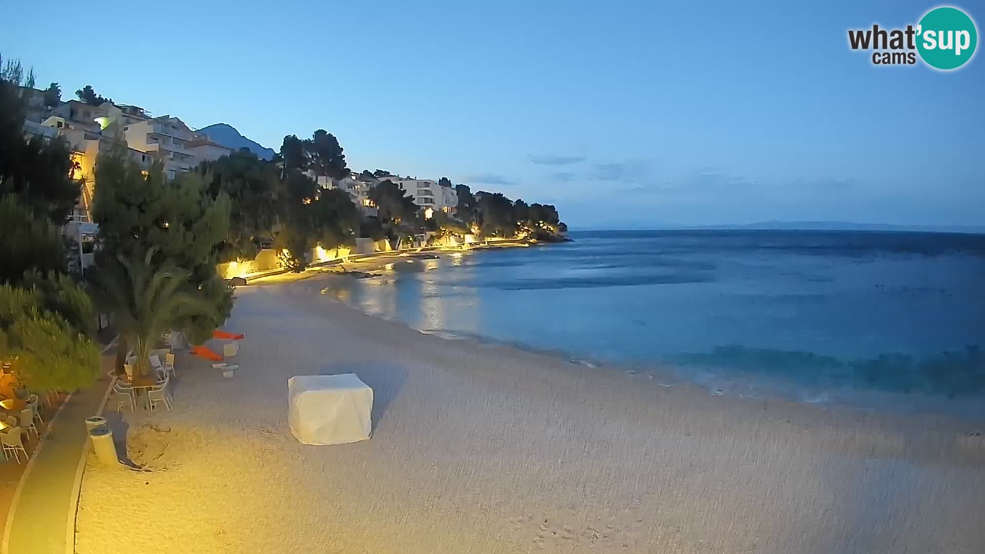 Web kamera Plaža Lučica Brela – Pogled uživo na jadransku obalu