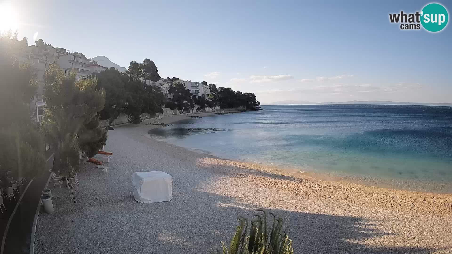 Web kamera Plaža Lučica Brela – Pogled uživo na jadransku obalu