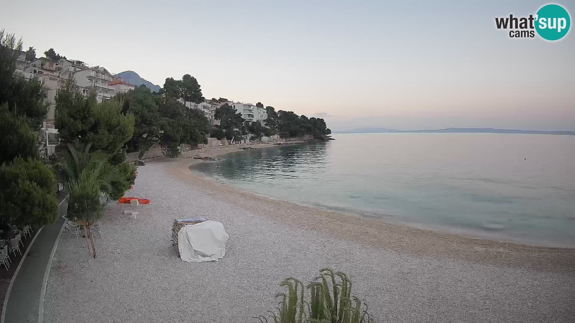 Spletna kamera Plaža Lučica Brela – Pogled v živo na Jadransko obalo