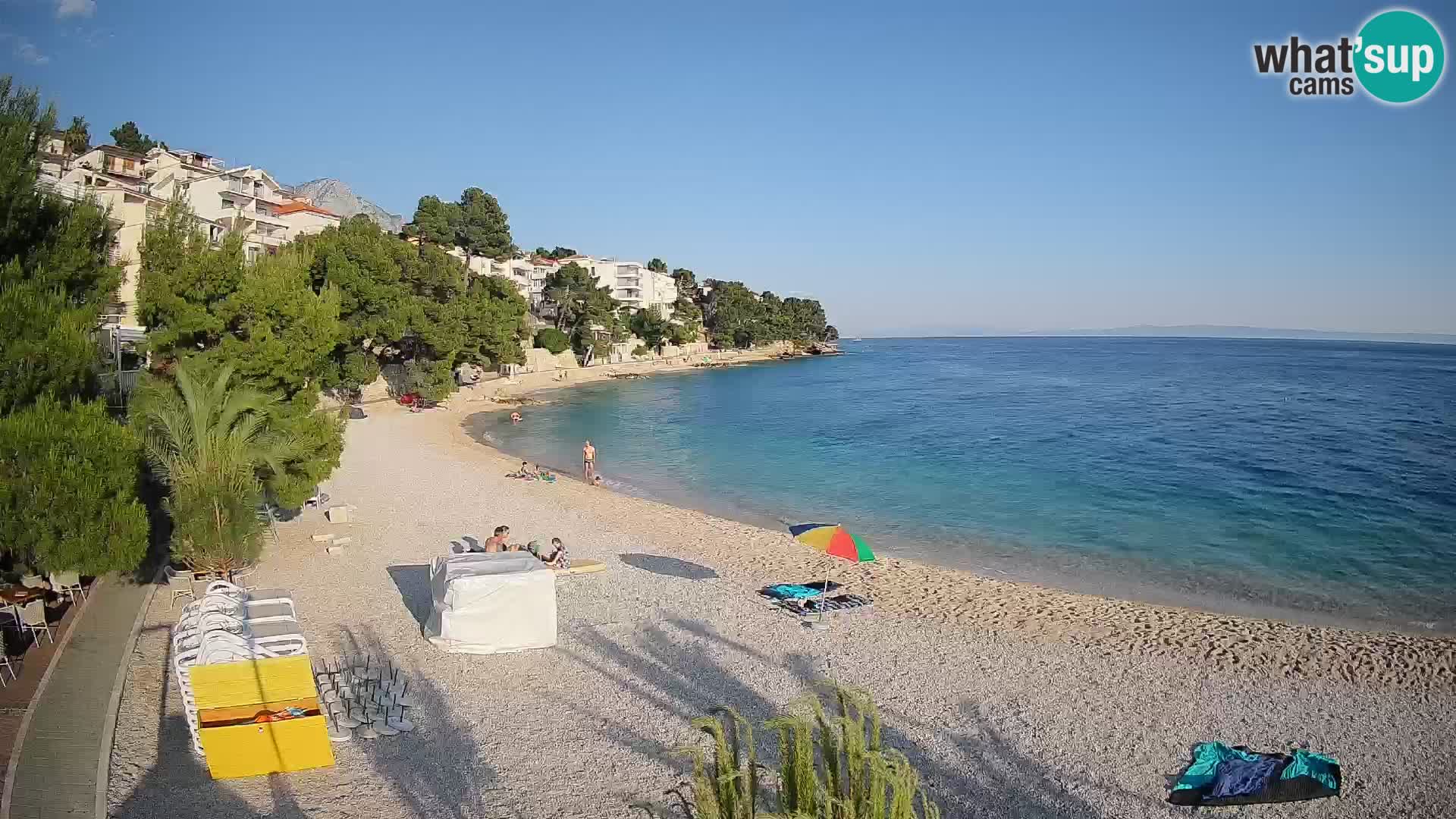 Spletna kamera Plaža Lučica Brela – Pogled v živo na Jadransko obalo
