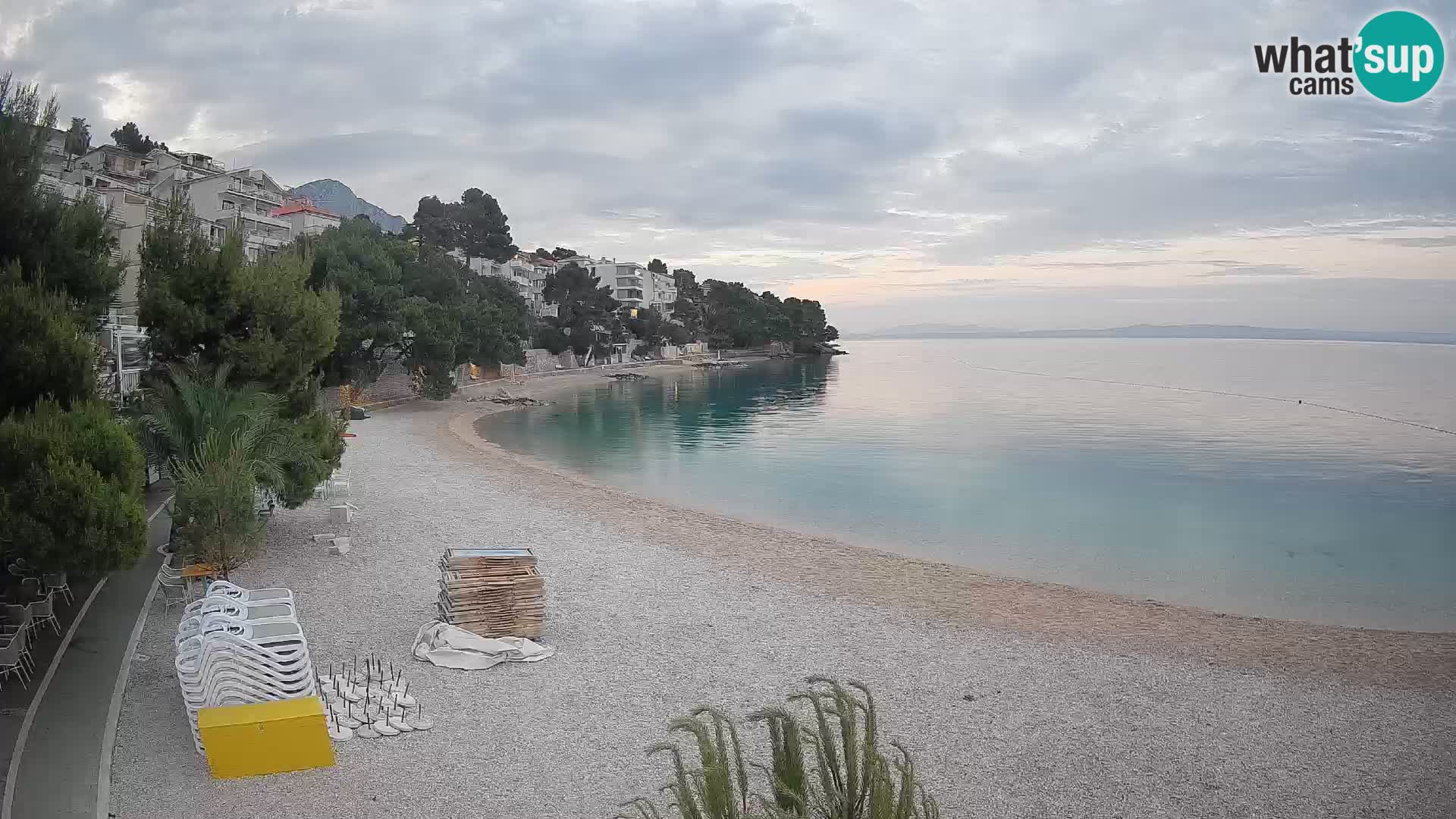 Spletna kamera Plaža Lučica Brela – Pogled v živo na Jadransko obalo