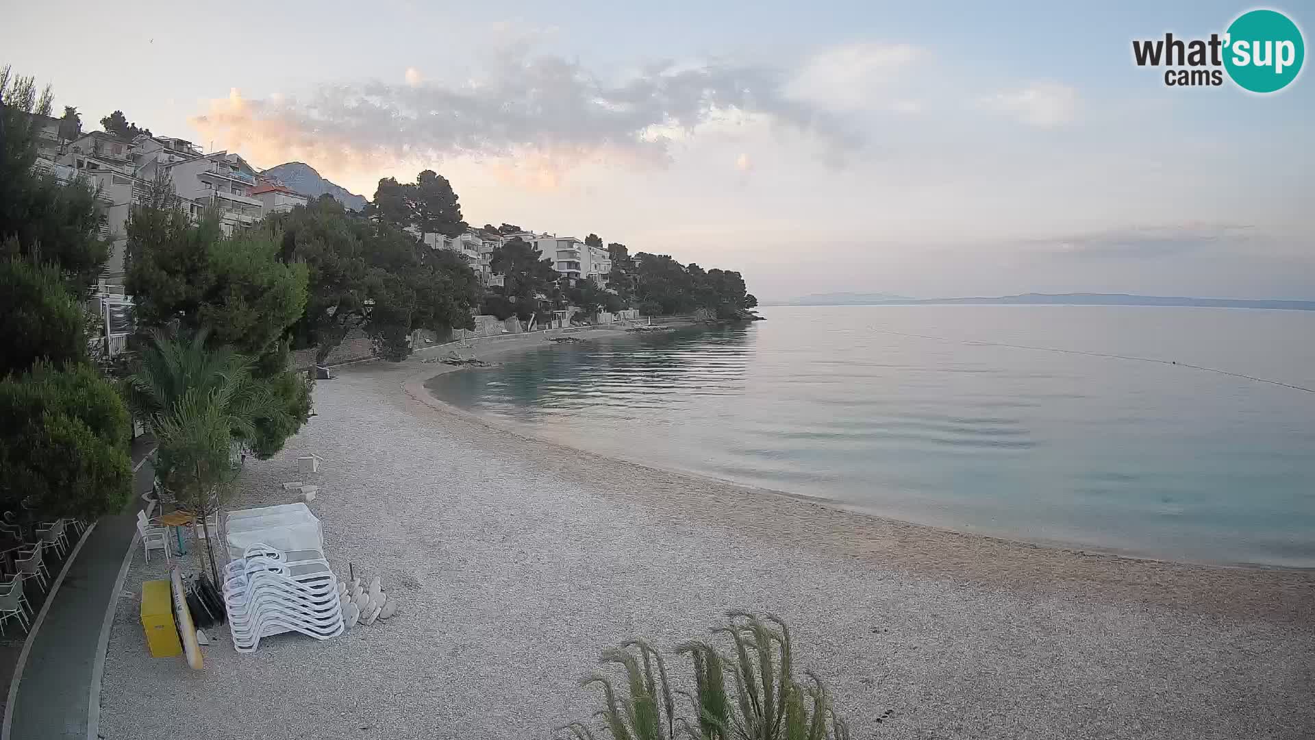 Spletna kamera Plaža Lučica Brela – Pogled v živo na Jadransko obalo