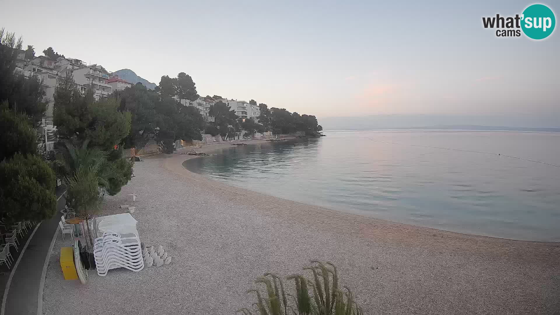 Web kamera Plaža Lučica Brela – Pogled uživo na jadransku obalu