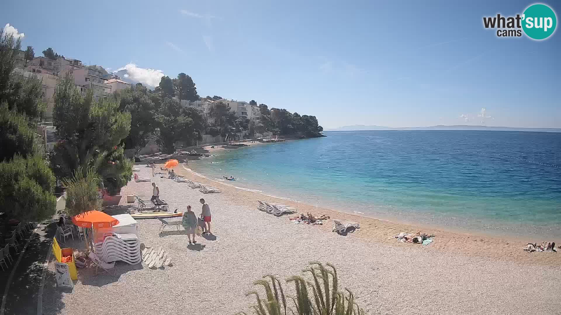 Web kamera Plaža Lučica Brela – Pogled uživo na jadransku obalu