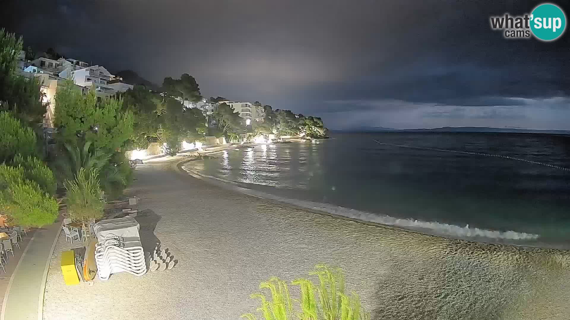 Web kamera Plaža Lučica Brela – Pogled uživo na jadransku obalu