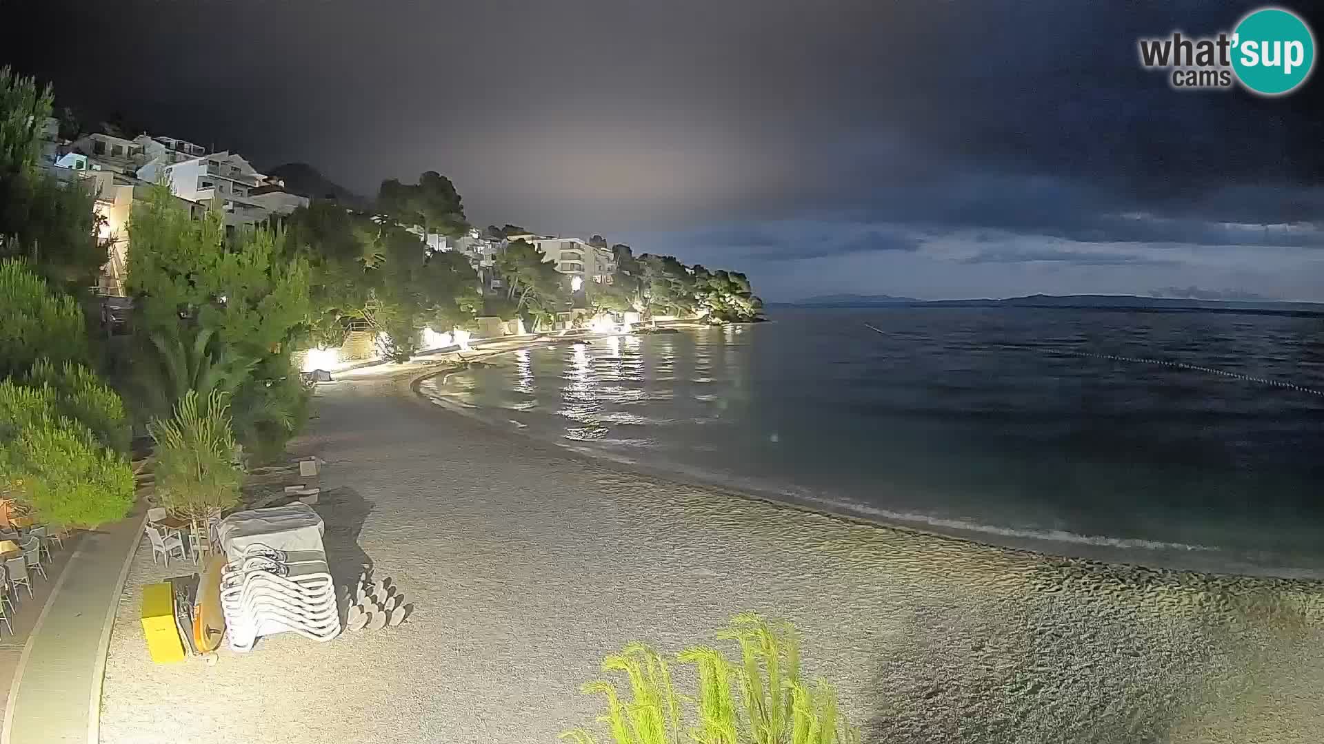 Spletna kamera Plaža Lučica Brela – Pogled v živo na Jadransko obalo
