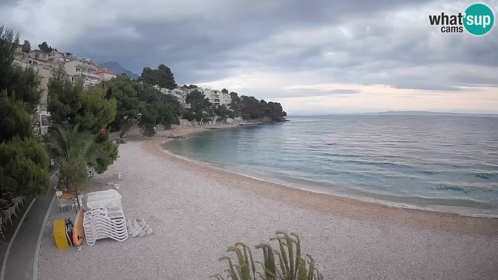 Web kamera Plaža Lučica Brela – Pogled uživo na jadransku obalu