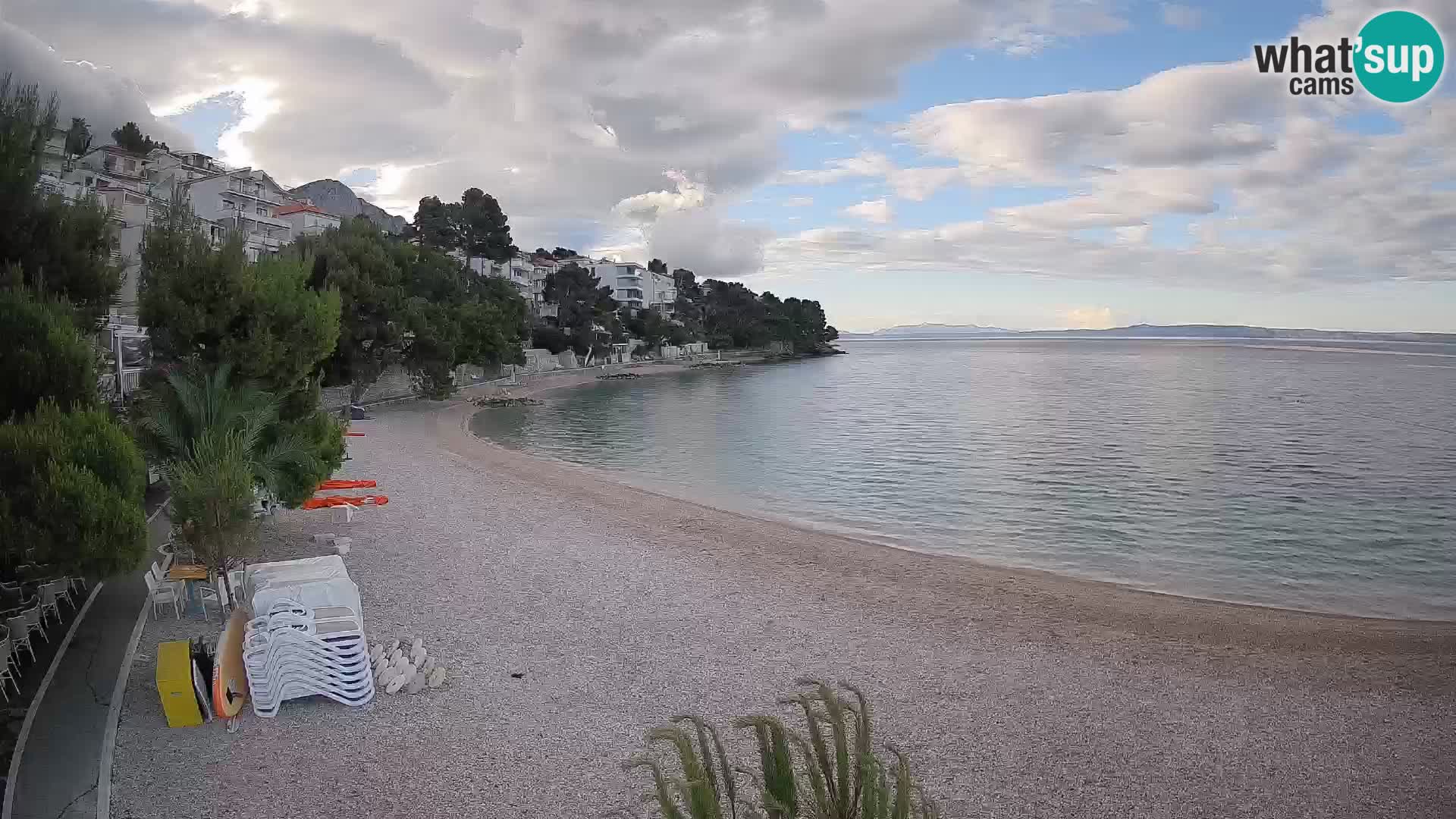 Spletna kamera Plaža Lučica Brela – Pogled v živo na Jadransko obalo