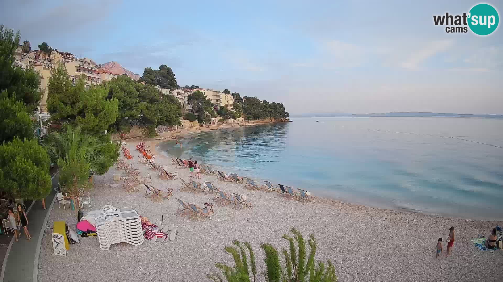 Spletna kamera Plaža Lučica Brela – Pogled v živo na Jadransko obalo