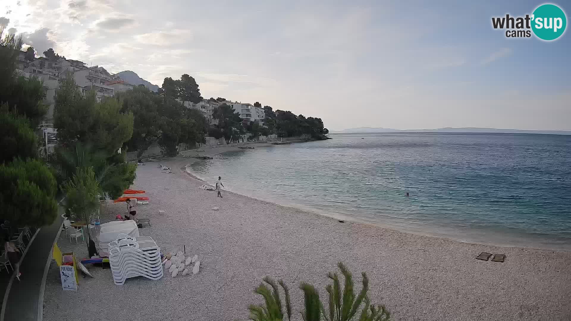 Web kamera Plaža Lučica Brela – Pogled uživo na jadransku obalu