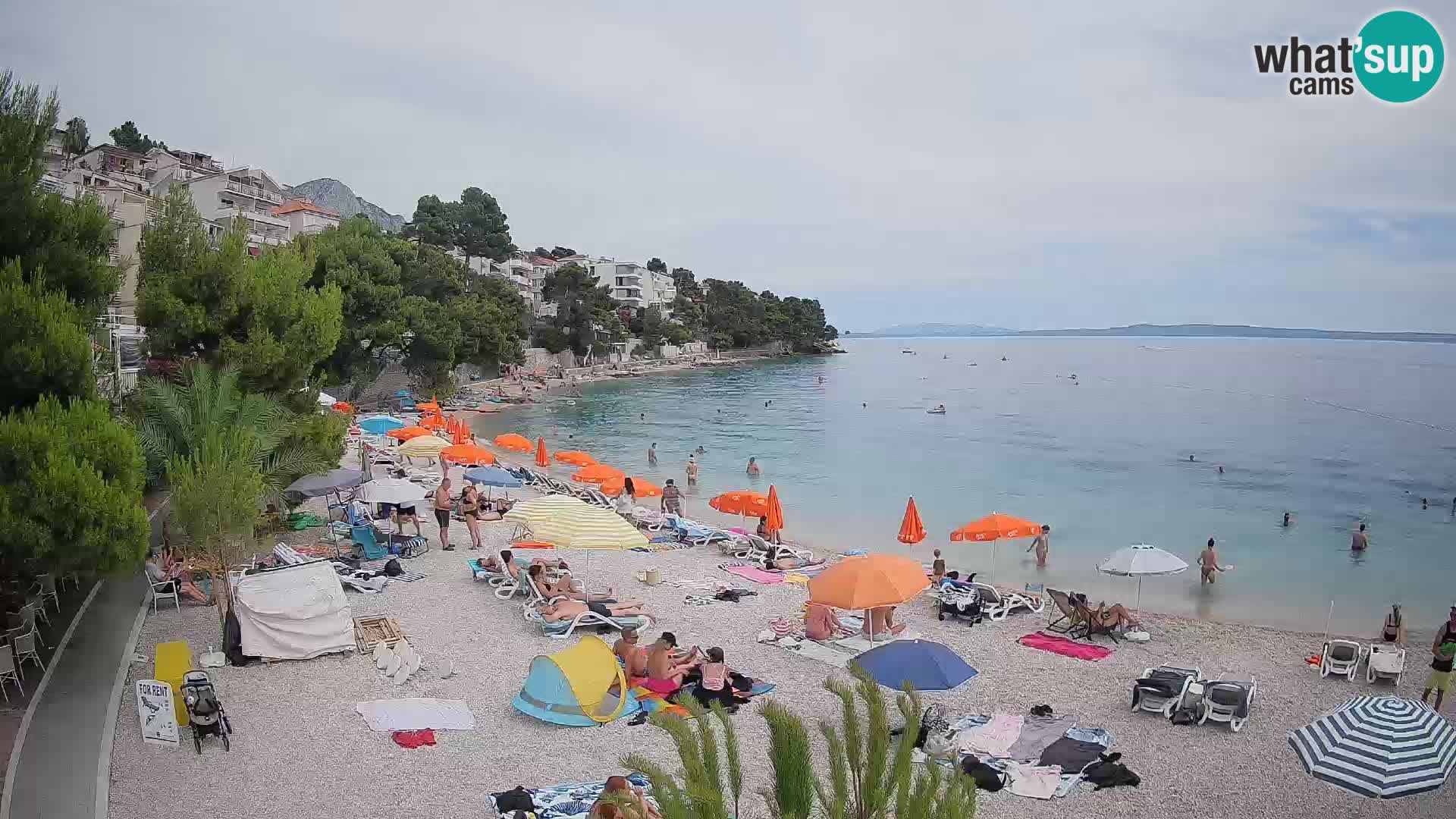 Spletna kamera Plaža Lučica Brela – Pogled v živo na Jadransko obalo