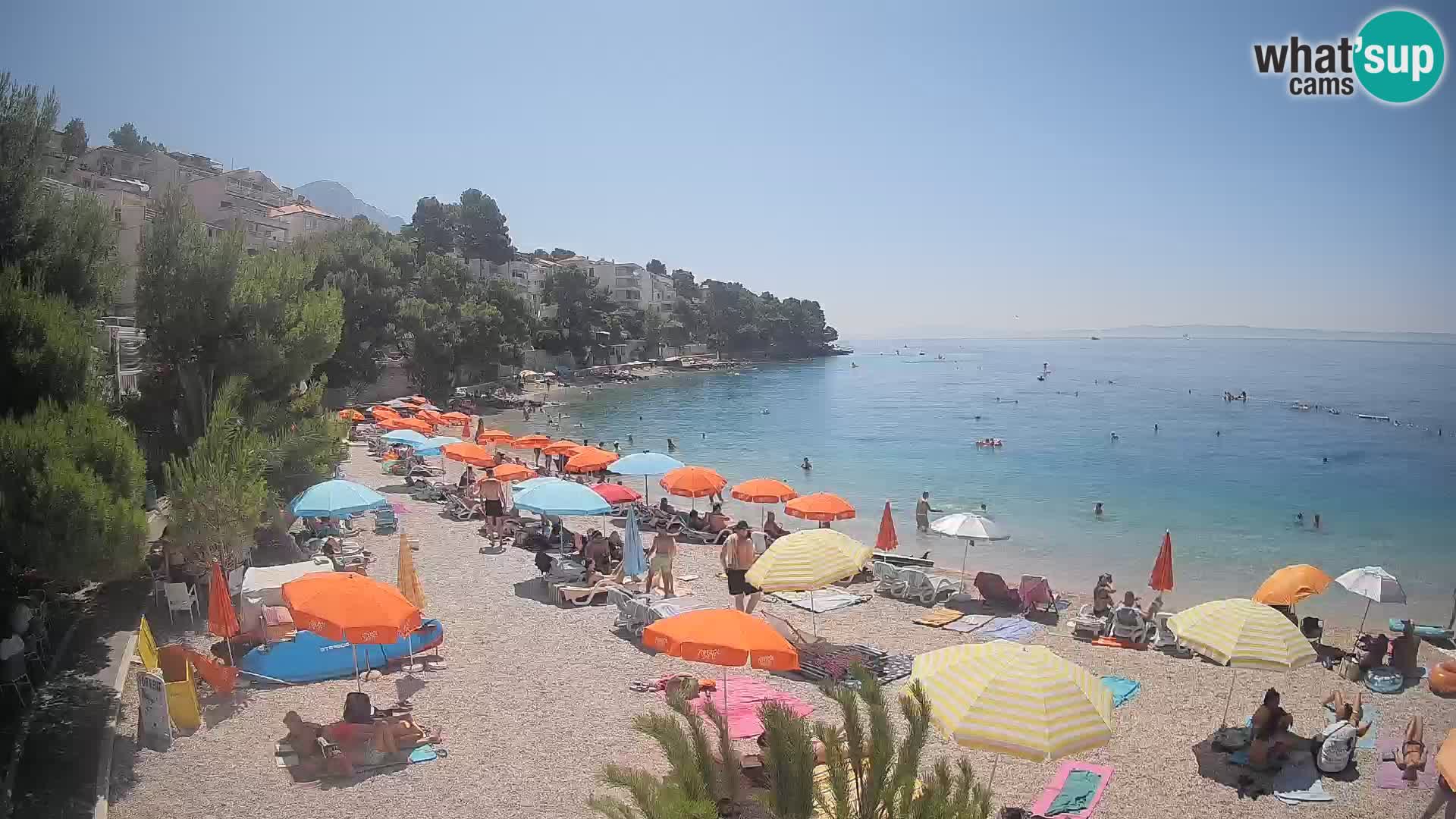 Web kamera Plaža Lučica Brela – Pogled uživo na jadransku obalu