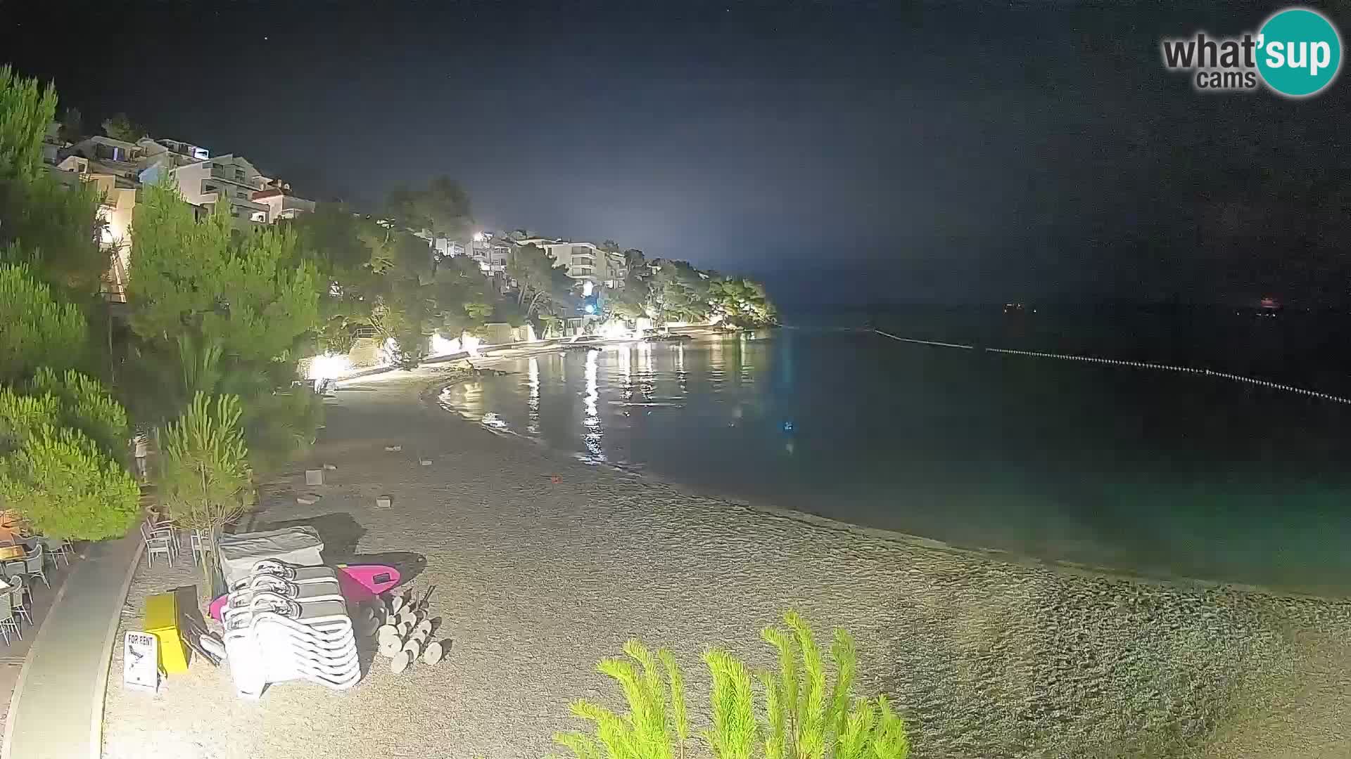 Web kamera Plaža Lučica Brela – Pogled uživo na jadransku obalu