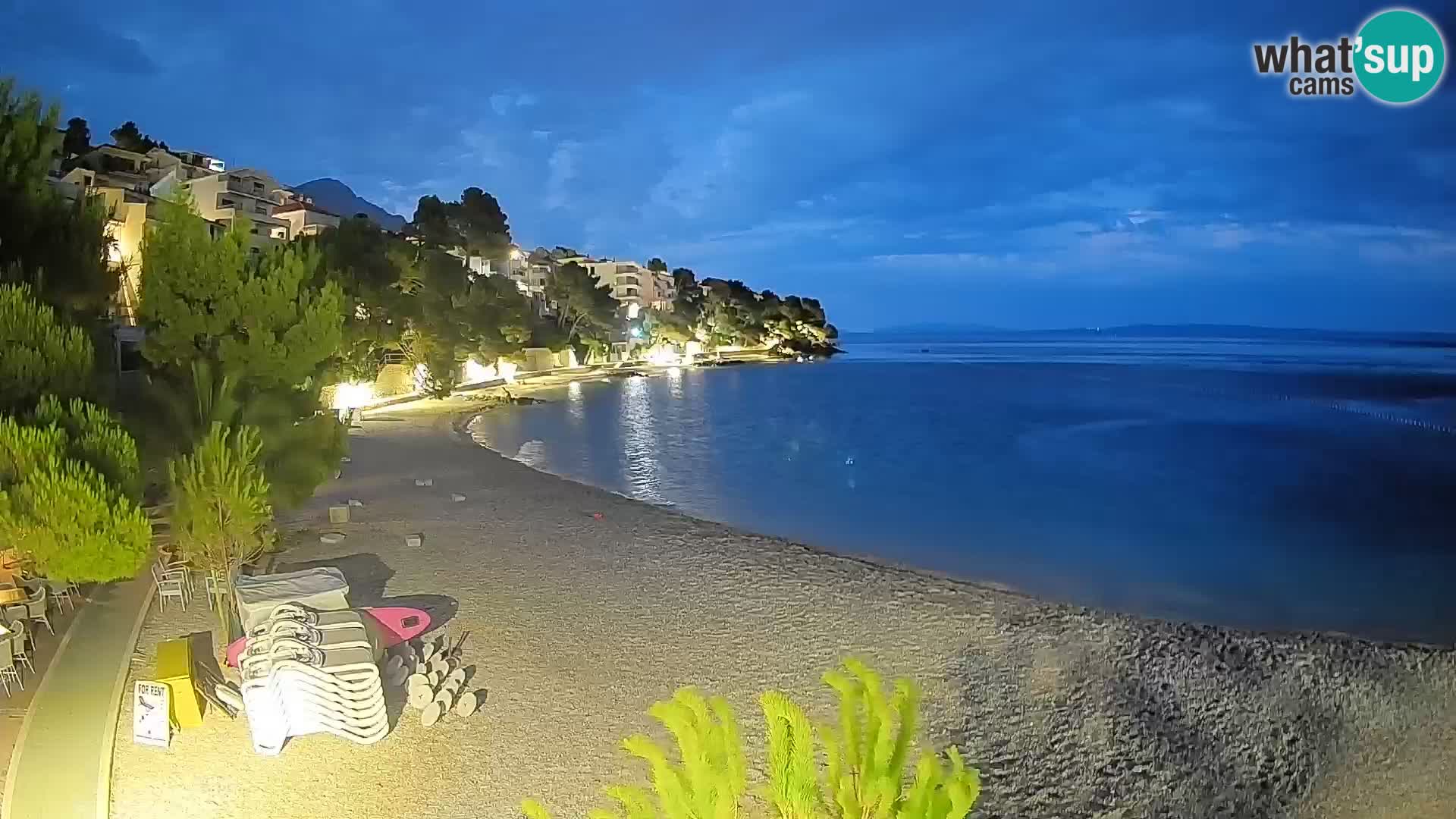 Web kamera Plaža Lučica Brela – Pogled uživo na jadransku obalu
