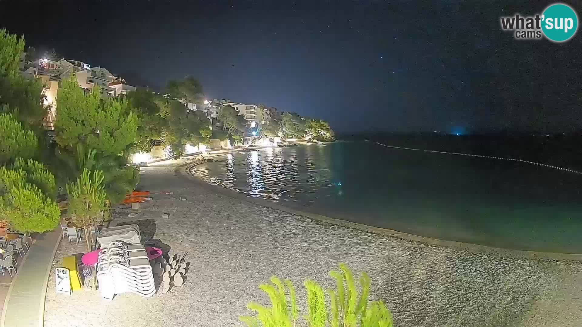 Web kamera Plaža Lučica Brela – Pogled uživo na jadransku obalu