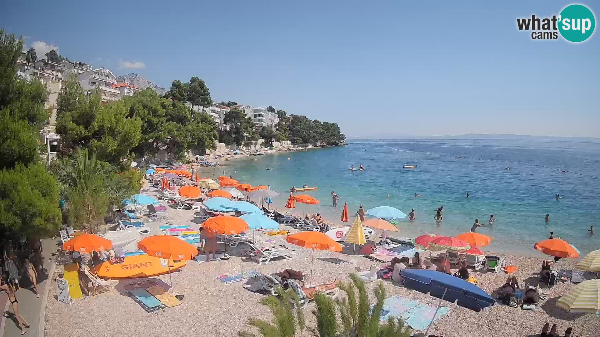 Spletna kamera Plaža Lučica Brela – Pogled v živo na Jadransko obalo