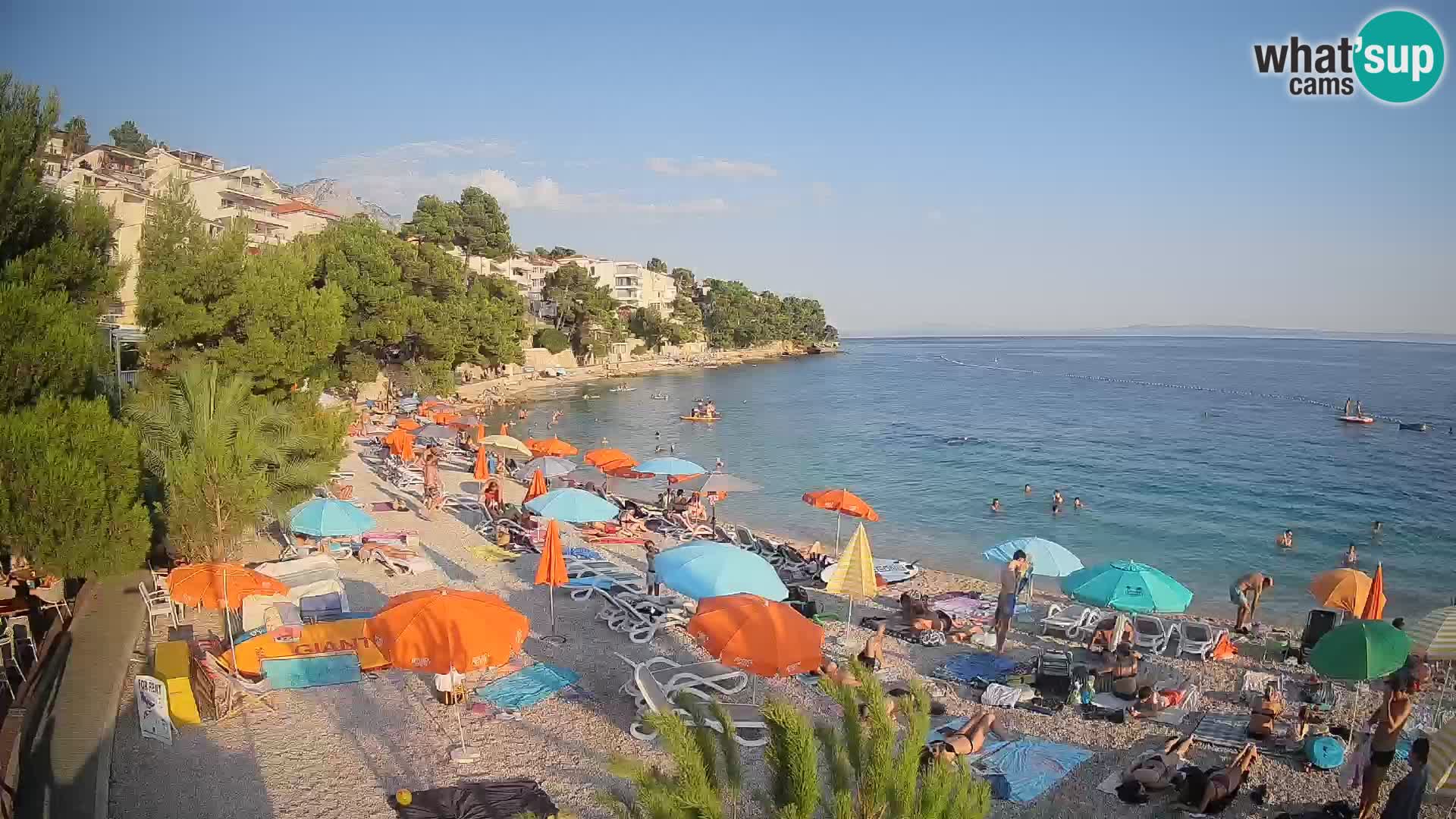 Web kamera Plaža Lučica Brela – Pogled uživo na jadransku obalu