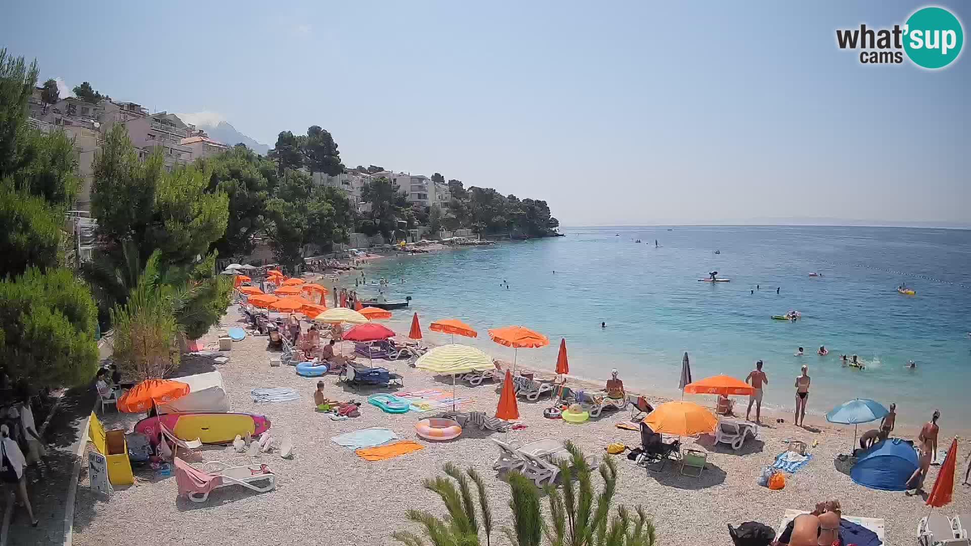 Web kamera Plaža Lučica Brela – Pogled uživo na jadransku obalu