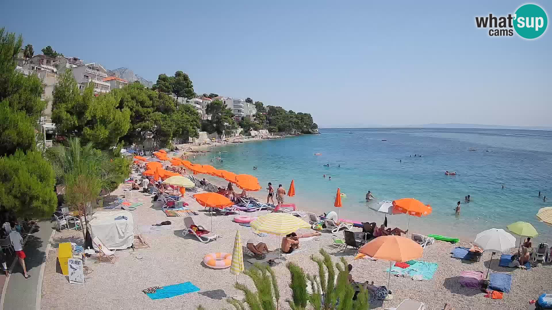 Spletna kamera Plaža Lučica Brela – Pogled v živo na Jadransko obalo