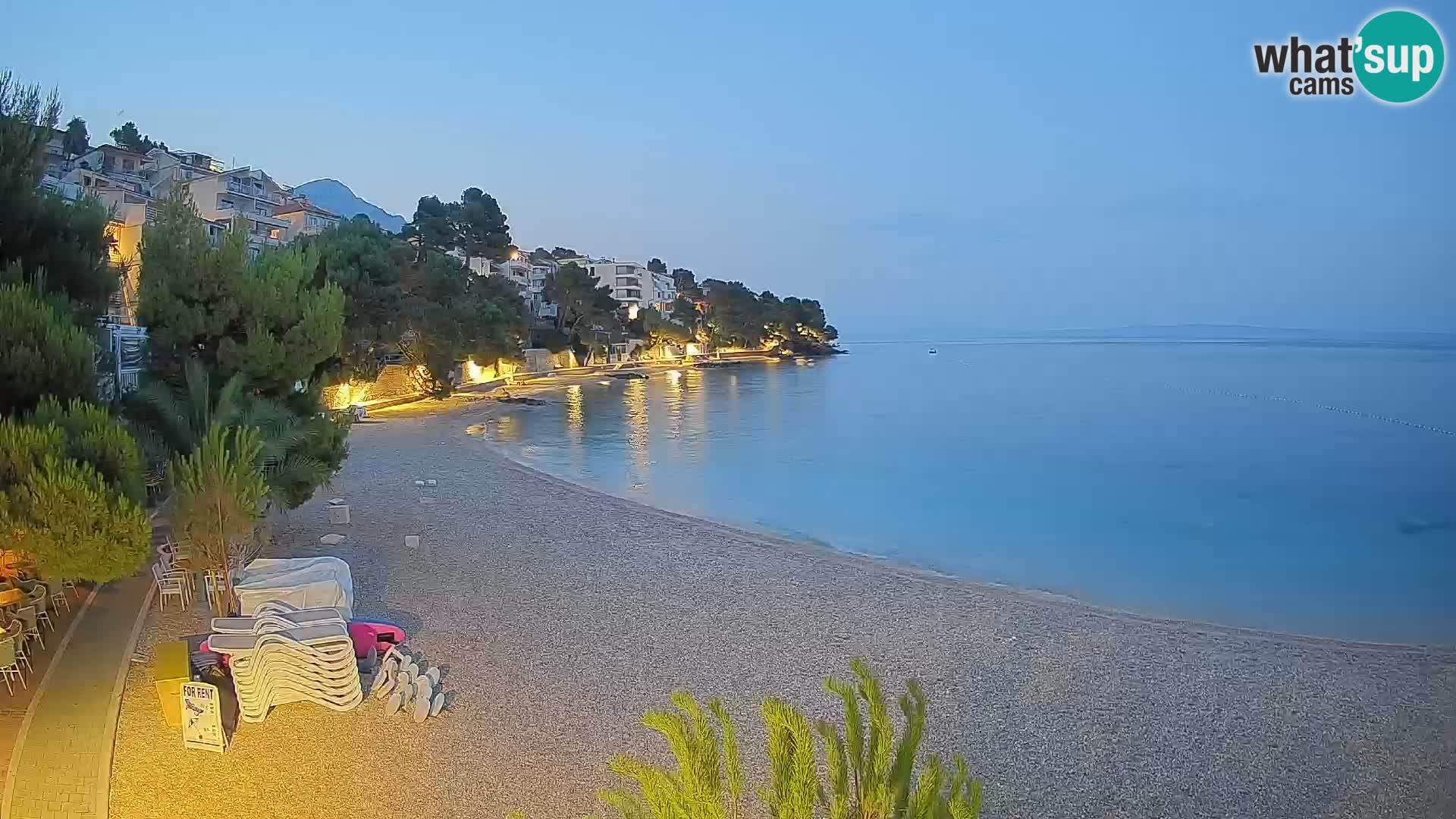 Web kamera Plaža Lučica Brela – Pogled uživo na jadransku obalu
