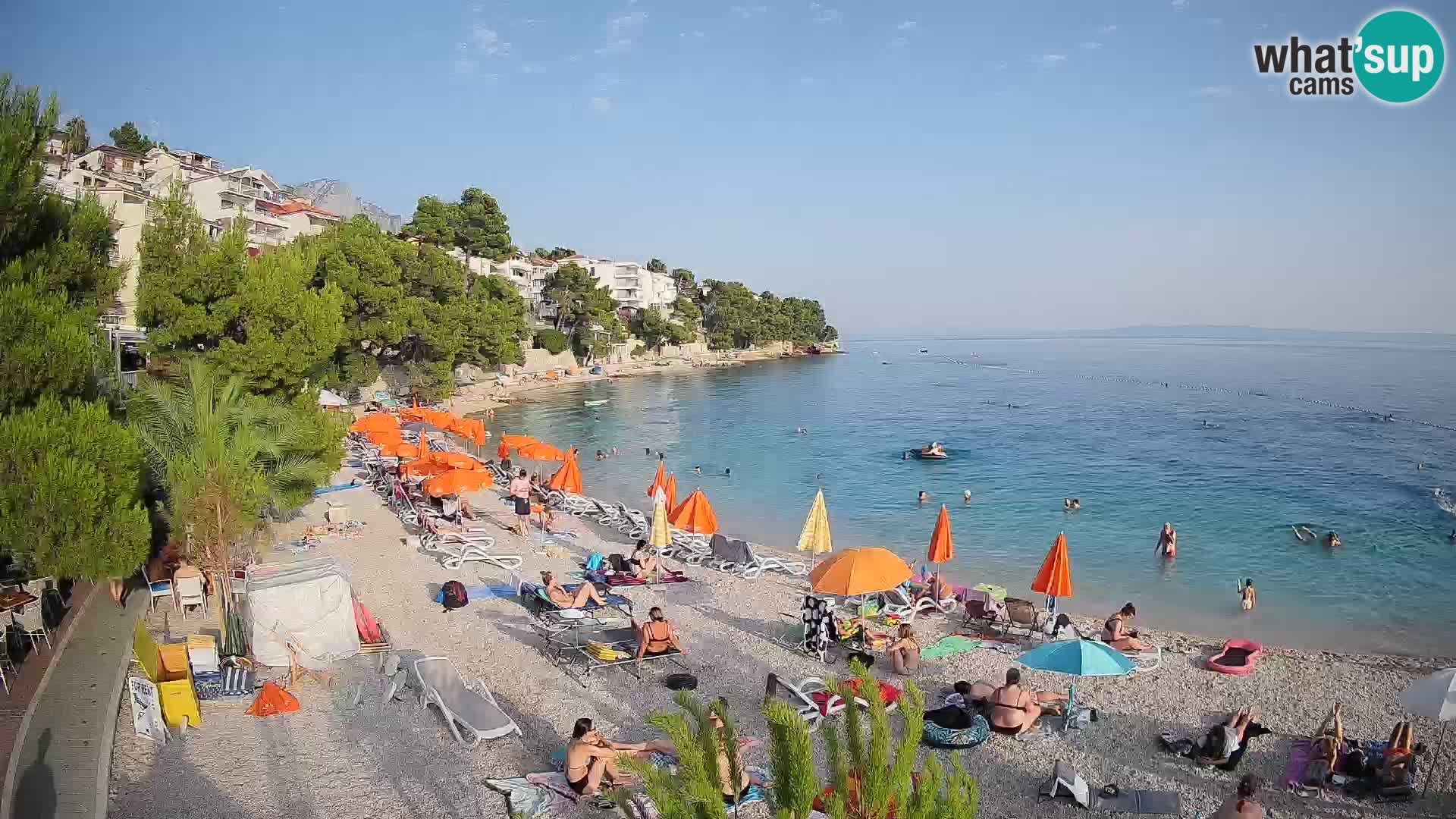 Web kamera Plaža Lučica Brela – Pogled uživo na jadransku obalu