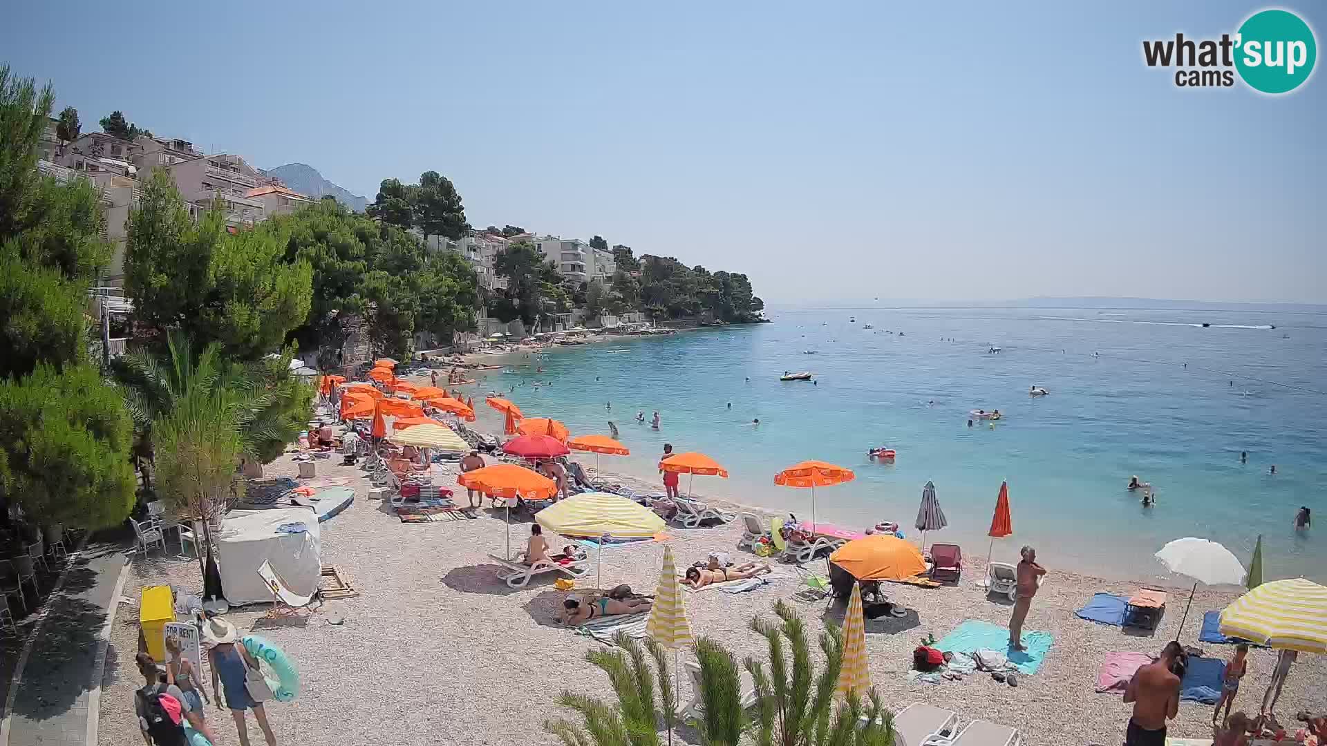 Web kamera Plaža Lučica Brela – Pogled uživo na jadransku obalu