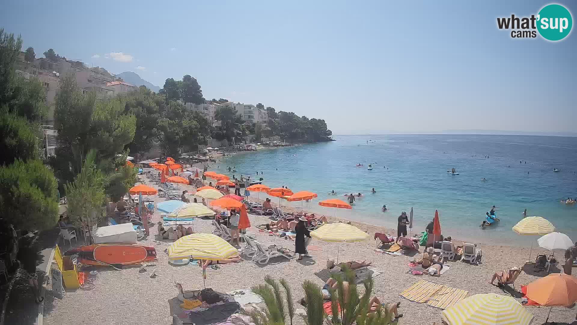 Web kamera Plaža Lučica Brela – Pogled uživo na jadransku obalu