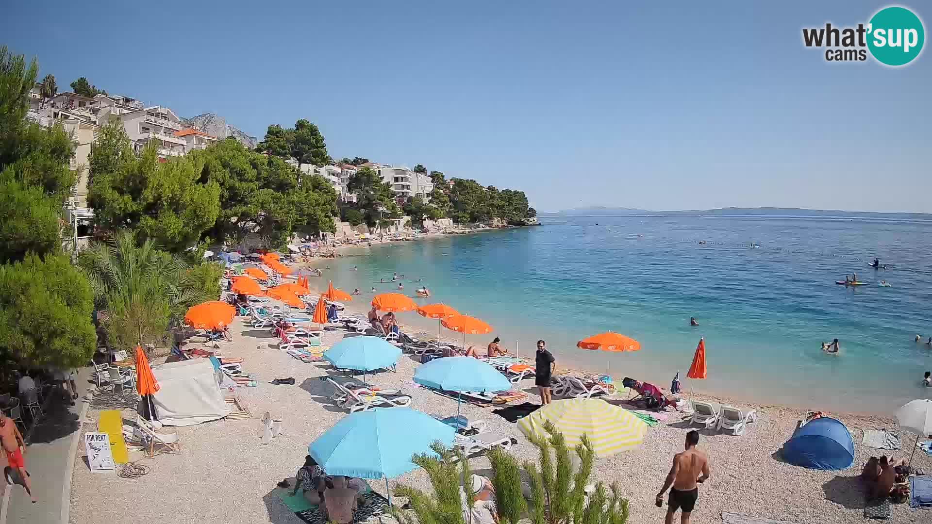 Spletna kamera Plaža Lučica Brela – Pogled v živo na Jadransko obalo