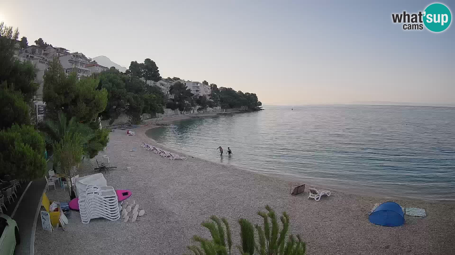 Web kamera Plaža Lučica Brela – Pogled uživo na jadransku obalu