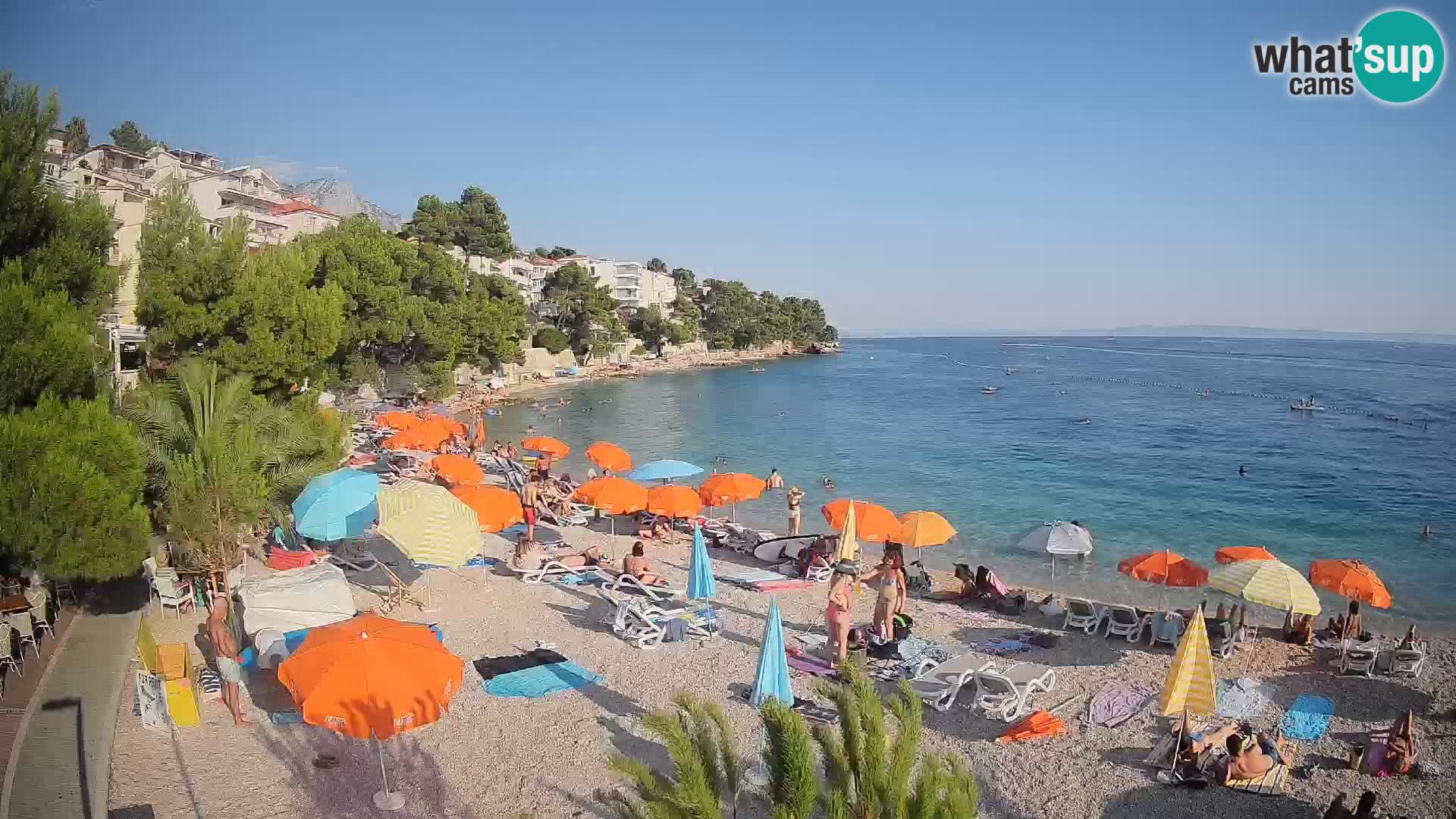 Spletna kamera Plaža Lučica Brela – Pogled v živo na Jadransko obalo