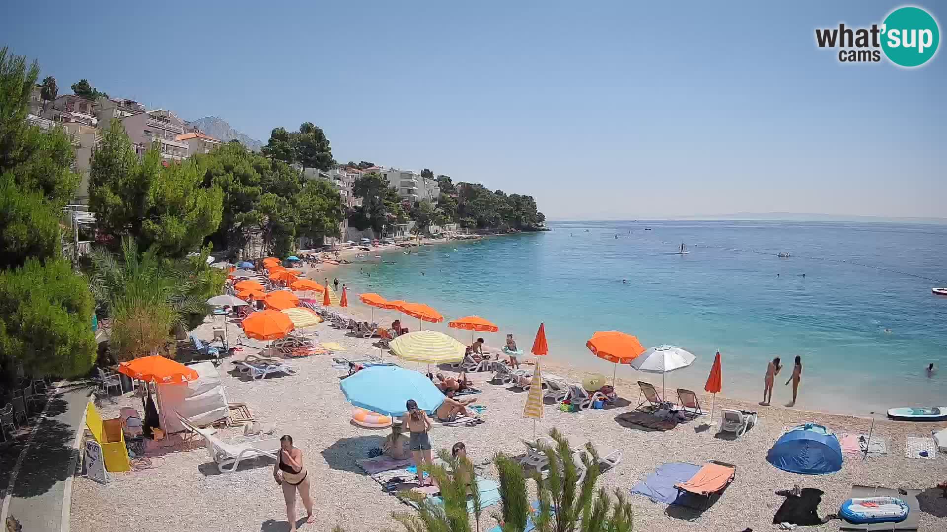 Web kamera Plaža Lučica Brela – Pogled uživo na jadransku obalu