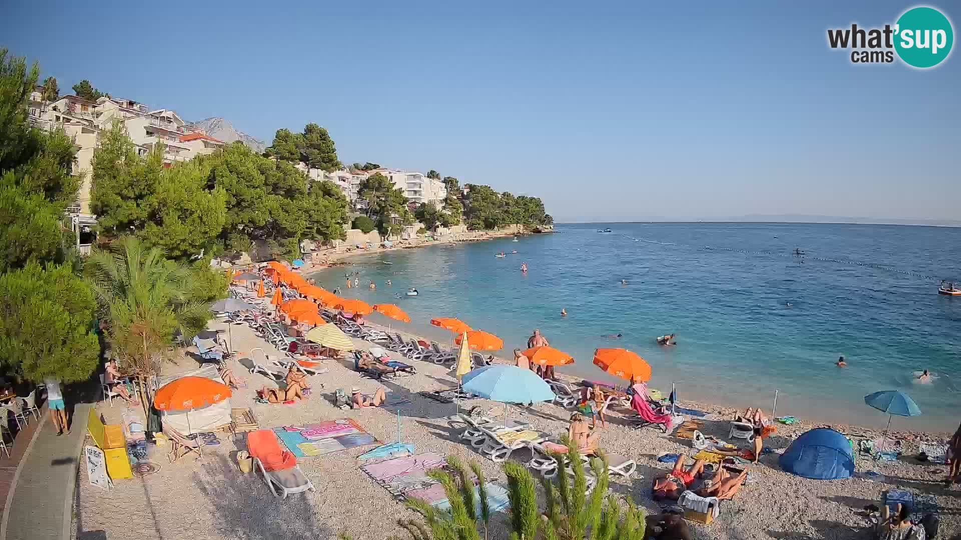 Web kamera Plaža Lučica Brela – Pogled uživo na jadransku obalu
