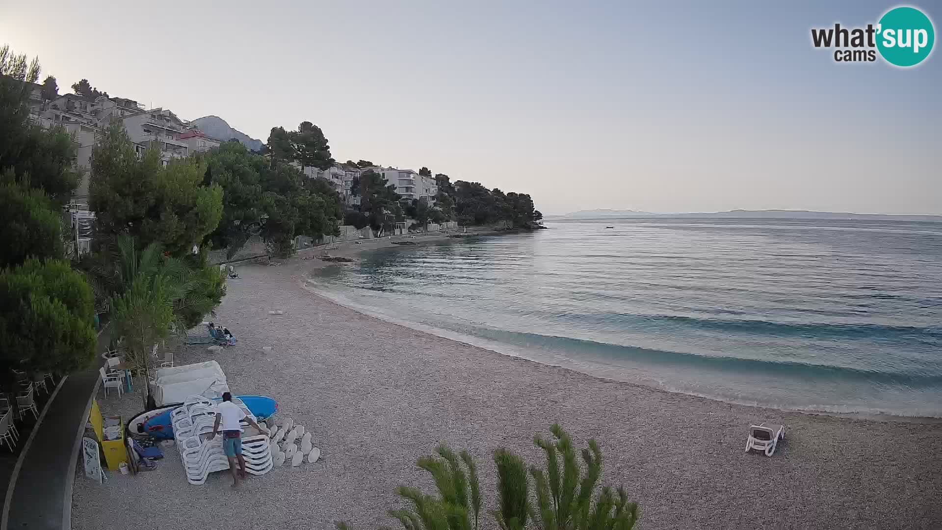 Spletna kamera Plaža Lučica Brela – Pogled v živo na Jadransko obalo