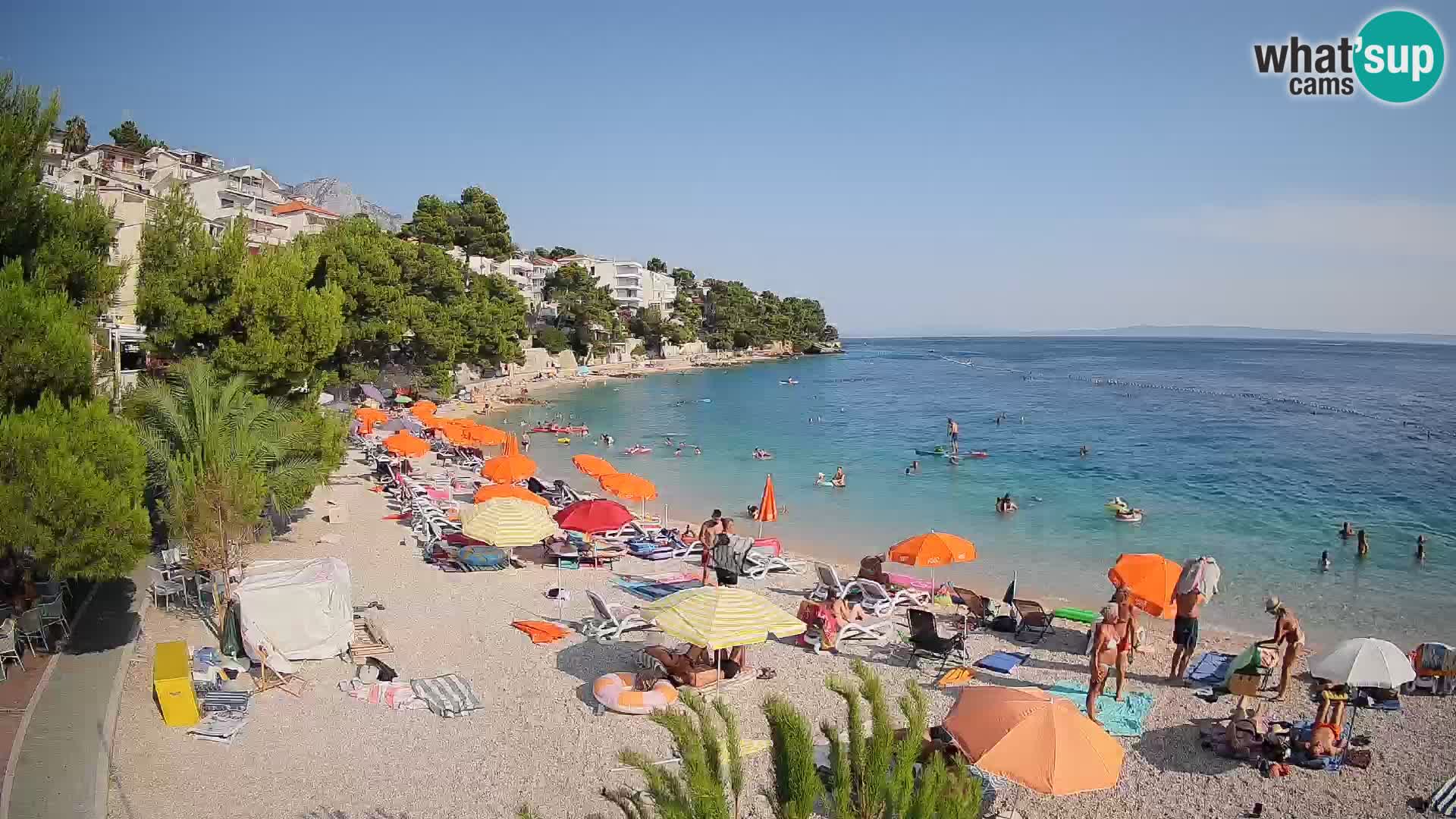 Web kamera Plaža Lučica Brela – Pogled uživo na jadransku obalu