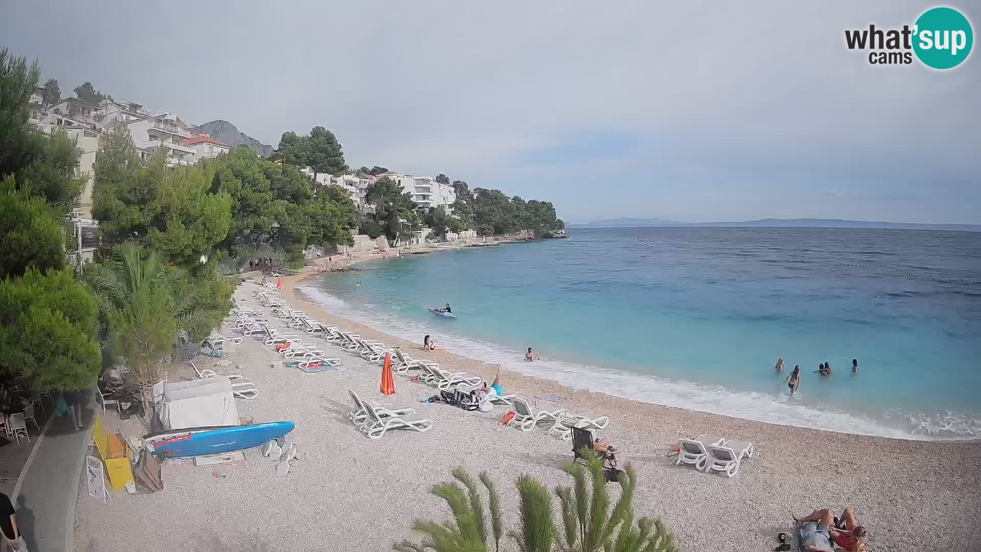 Spletna kamera Plaža Lučica Brela – Pogled v živo na Jadransko obalo