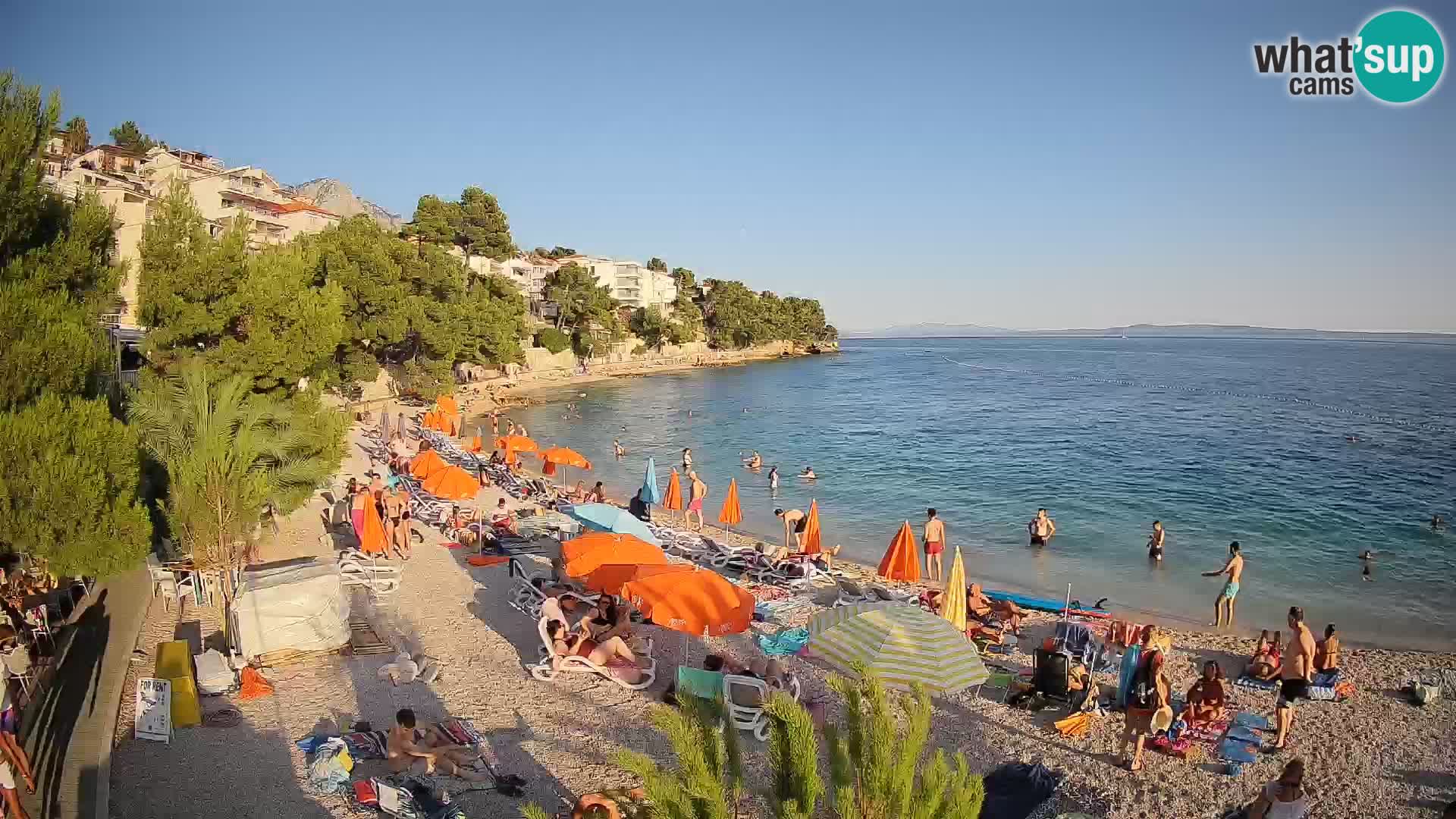 Web kamera Plaža Lučica Brela – Pogled uživo na jadransku obalu
