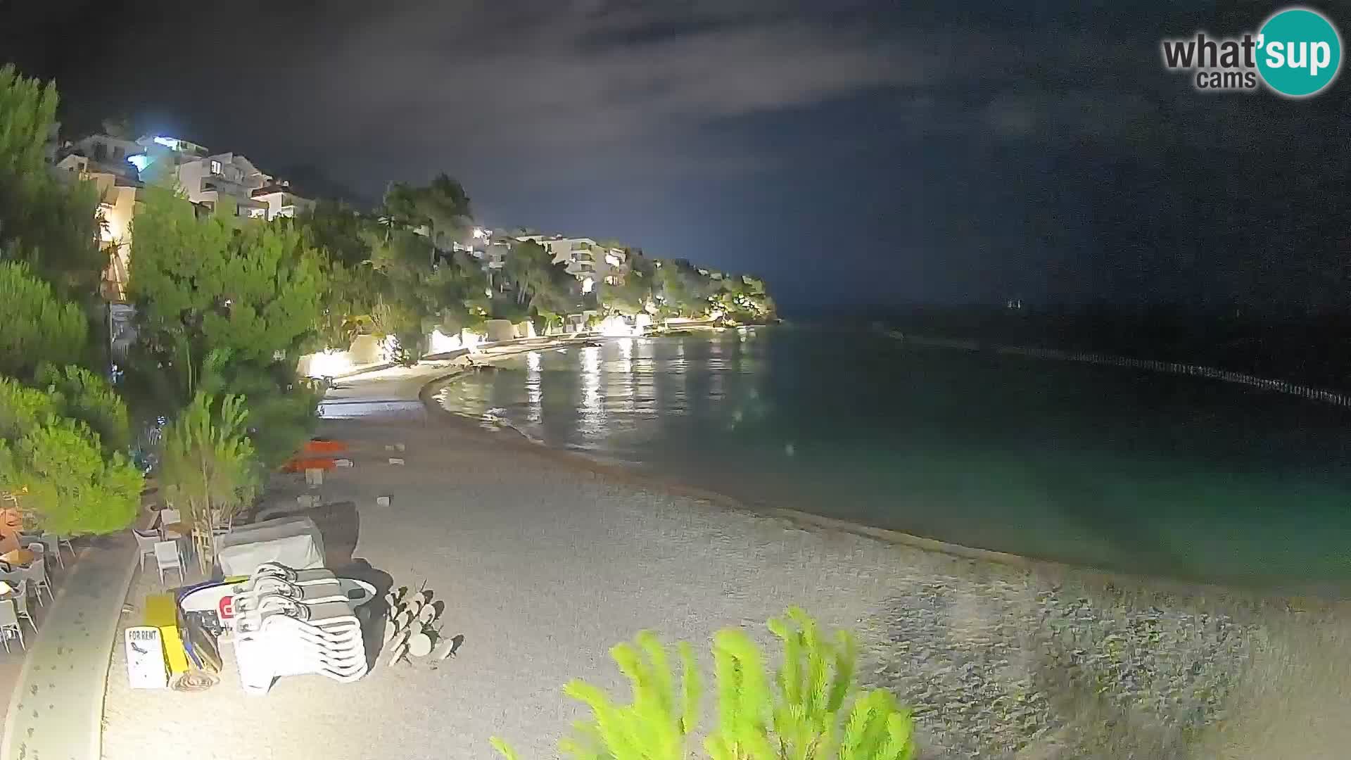 Web kamera Plaža Lučica Brela – Pogled uživo na jadransku obalu