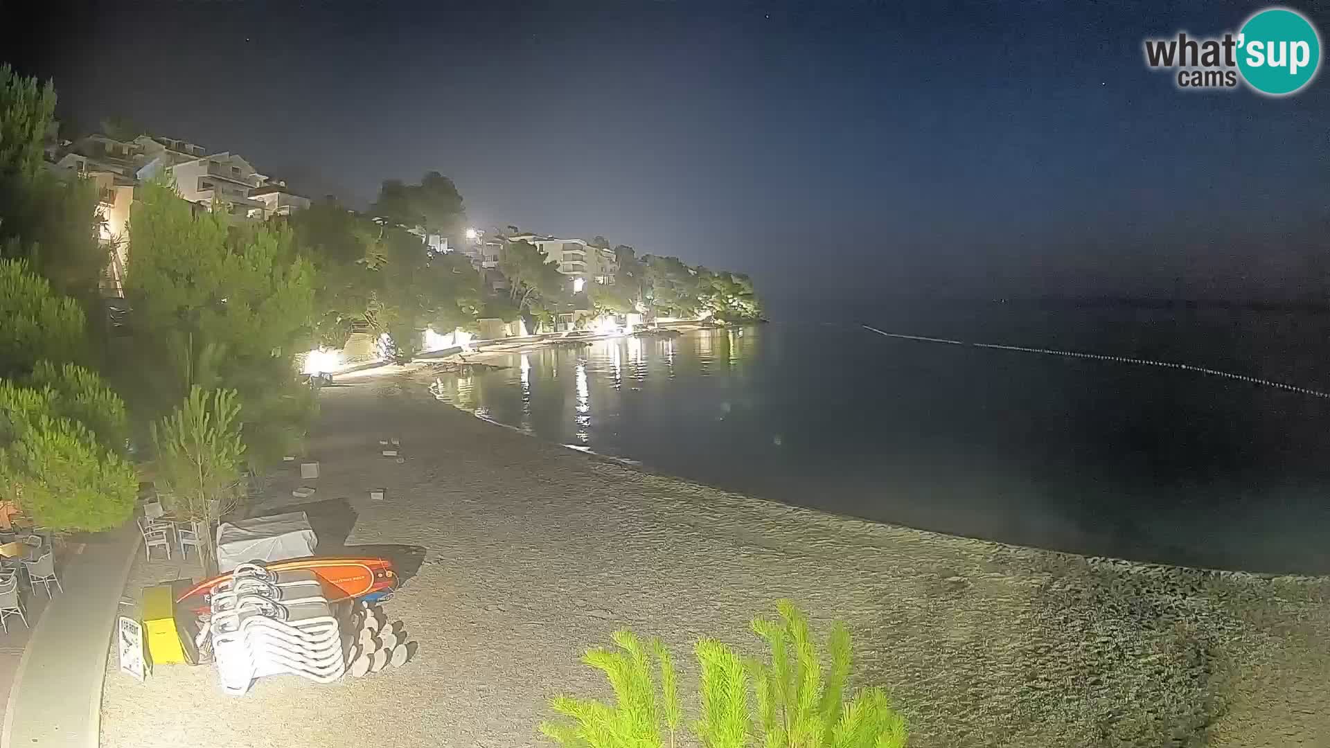 Web kamera Plaža Lučica Brela – Pogled uživo na jadransku obalu