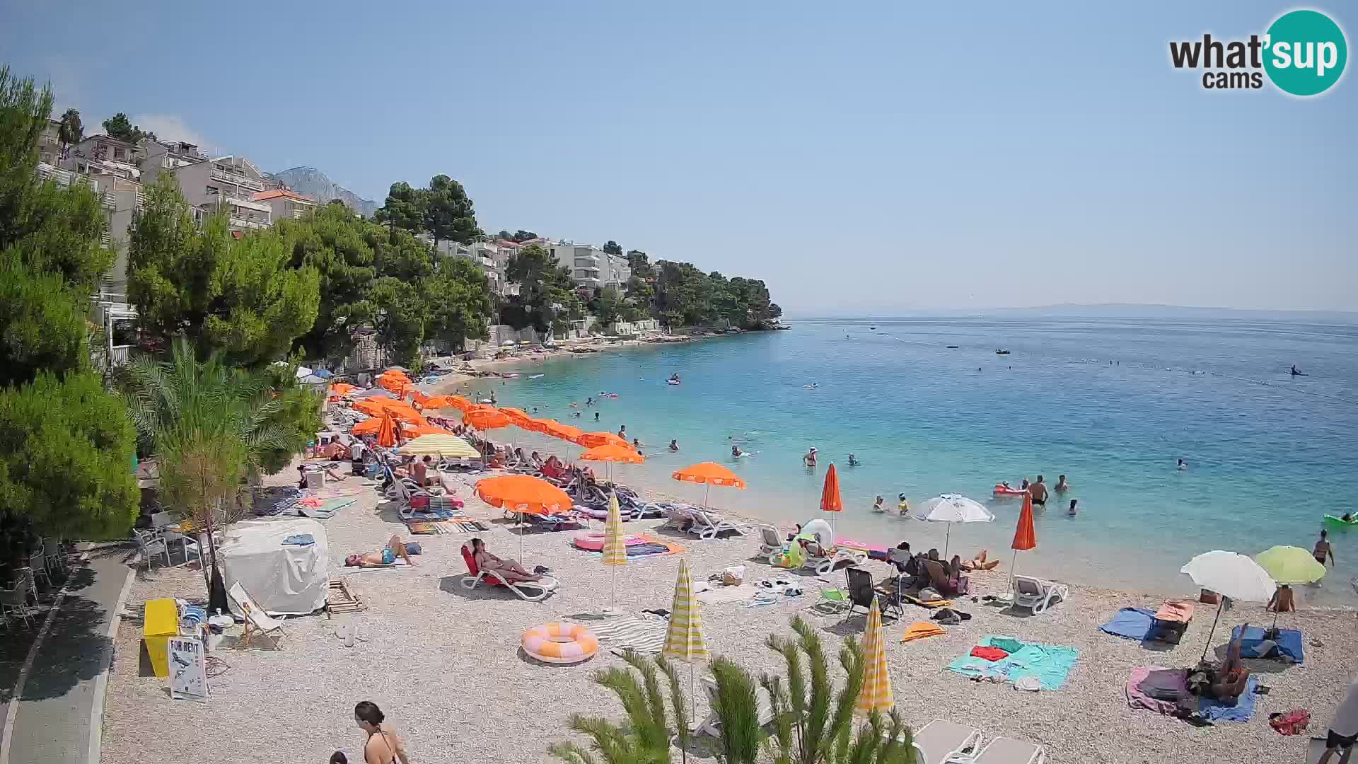 Spletna kamera Plaža Lučica Brela – Pogled v živo na Jadransko obalo