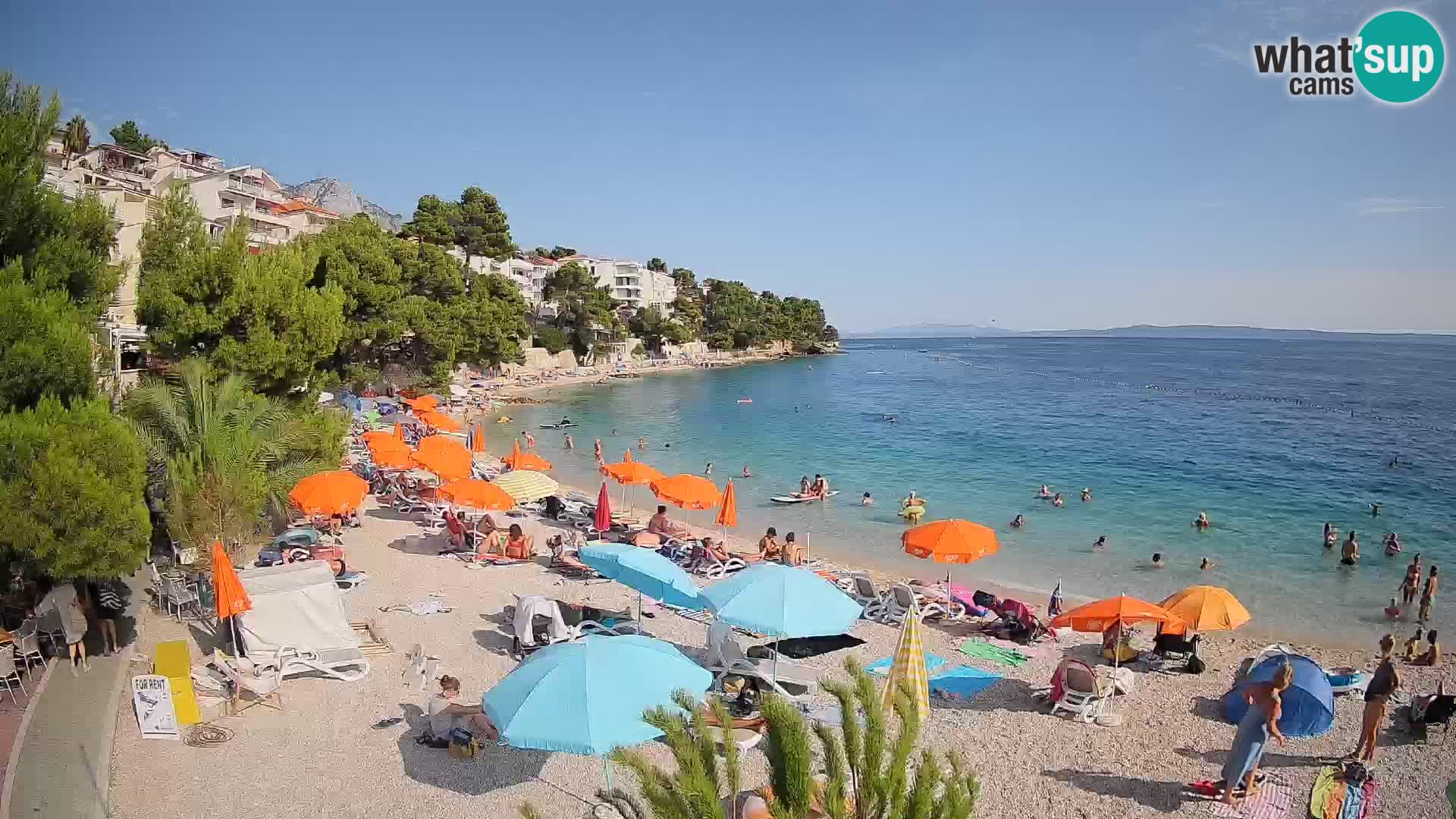 Web kamera Plaža Lučica Brela – Pogled uživo na jadransku obalu
