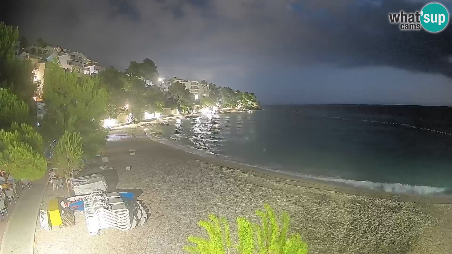 Spletna kamera Plaža Lučica Brela – Pogled v živo na Jadransko obalo