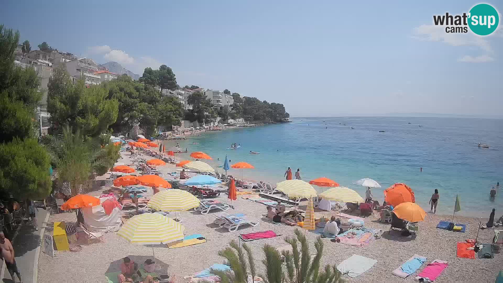 Web kamera Plaža Lučica Brela – Pogled uživo na jadransku obalu