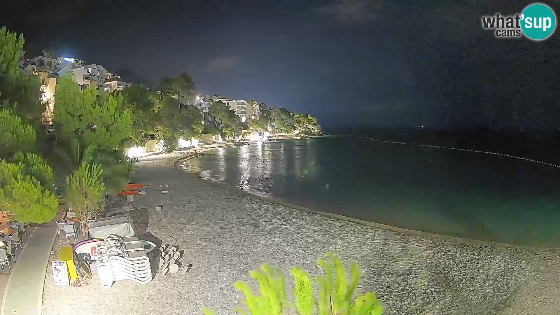 Web kamera Plaža Lučica Brela – Pogled uživo na jadransku obalu