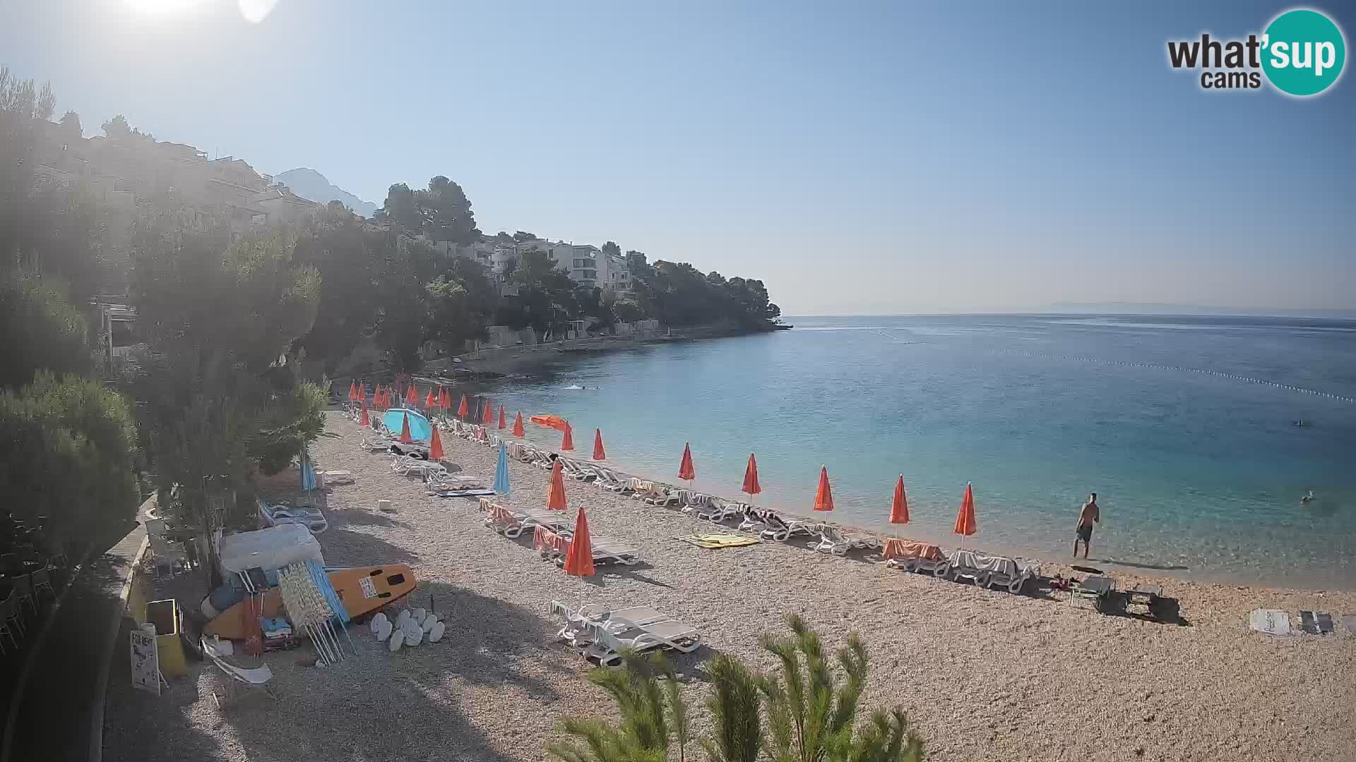 Spletna kamera Plaža Lučica Brela – Pogled v živo na Jadransko obalo