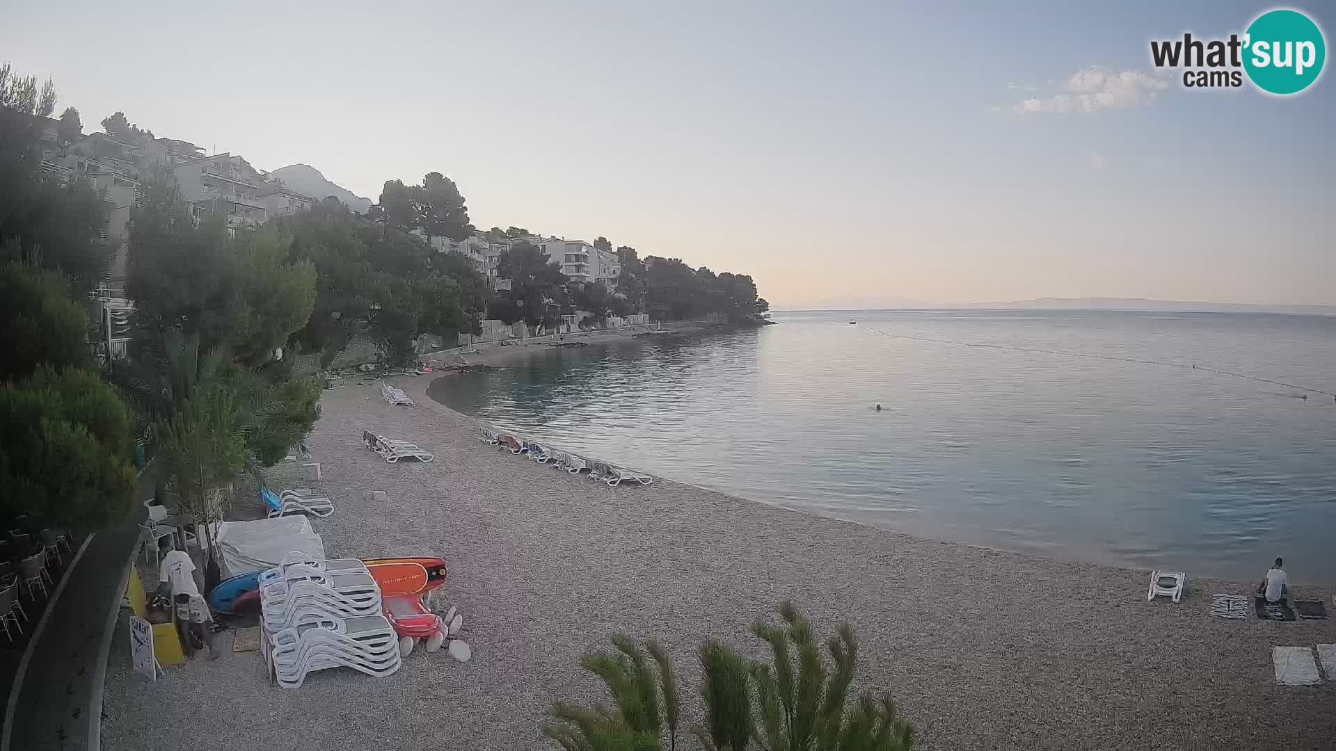 Web kamera Plaža Lučica Brela – Pogled uživo na jadransku obalu